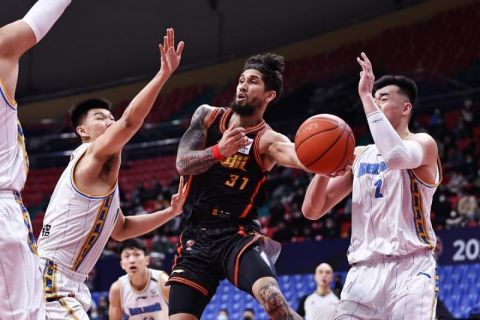 第五代与一、二、三、四的冲突不过是儿童在游泳池中戏起的风浪:戏剧主义的电影秩序不是被颠覆，而是被他们/影人和它们/影片的出色才艺所加固、密封和埋葬。
